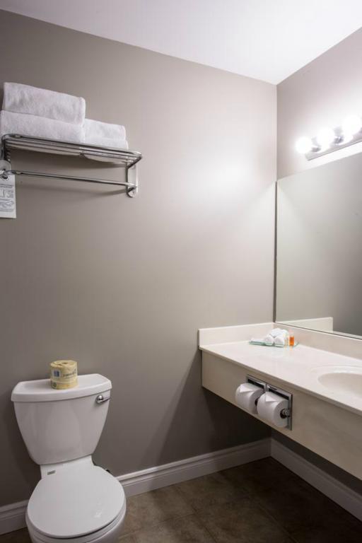 Hotel Arctic Iqaluit Экстерьер фото
