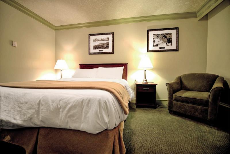 Hotel Arctic Iqaluit Экстерьер фото